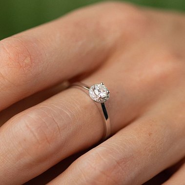 Помолвочное кольцо с бриллиантом. Купить помолвочные кольца с бриллиантами. Цены