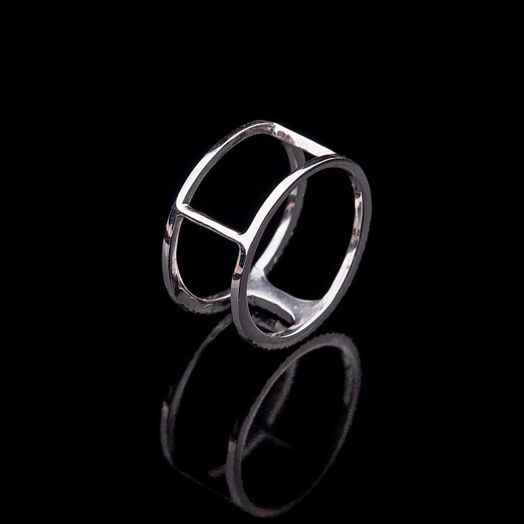 Золотое кольцо с черными фианитами к04576 от ювелирного магазина Оникс - 2