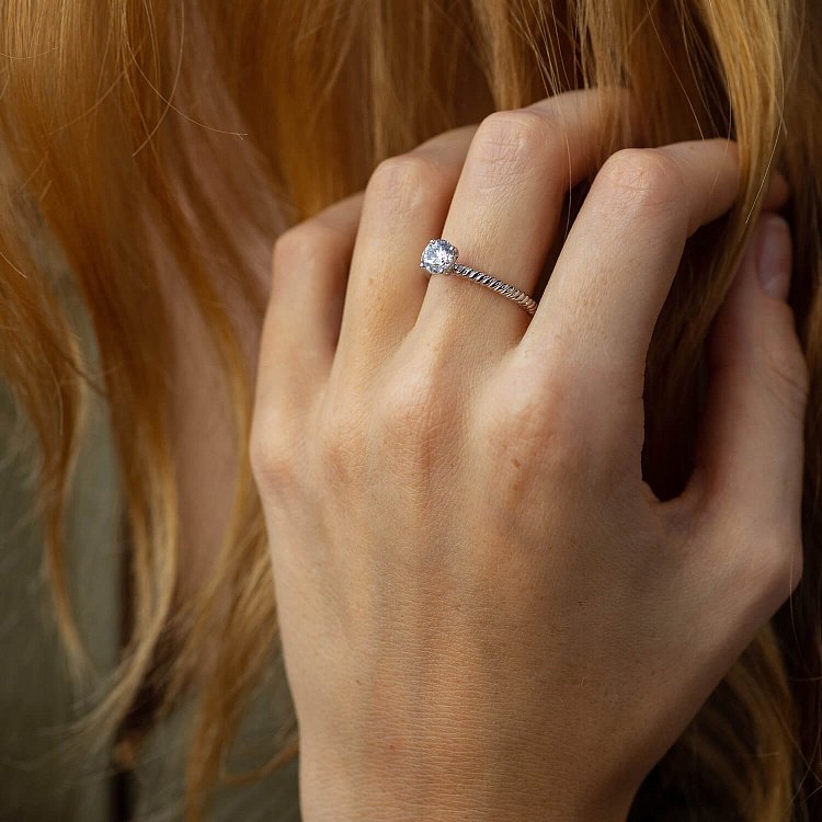 Помолвочное золотое кольцо с фианитом к07639 от ювелирного магазина Оникс - 5