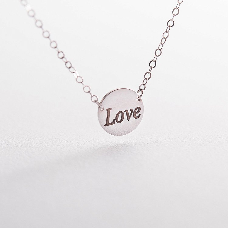 Серебряное колье с гравировкой "Love" 18975л от ювелирного магазина Оникс