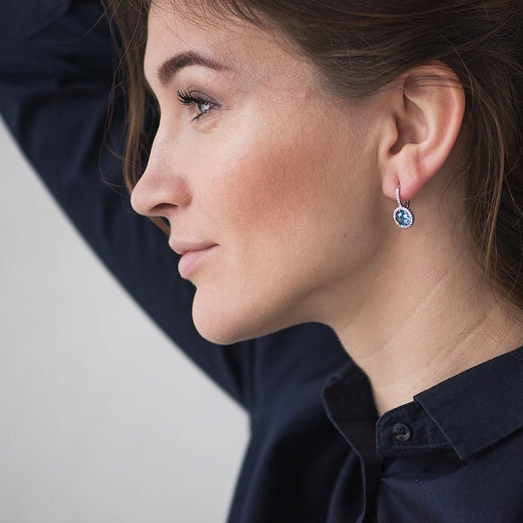 Золотые серьги с топазом swiss и фианитами 14048558 от ювелирного магазина Оникс - 3