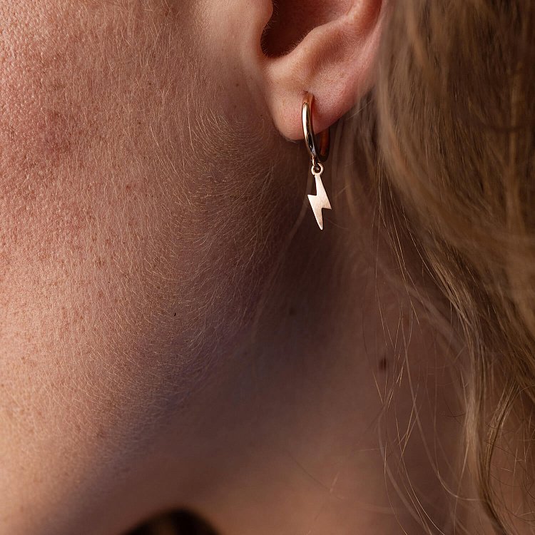 Сережки - кільця "Блискавки" у червоному золоті с08040 від ювелірного магазину Онікс - 3