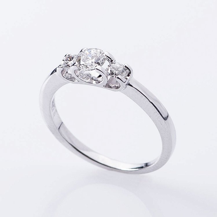 Золота заручальна каблучка з діамантами р0900б від ювелірного магазину Онікс - 1