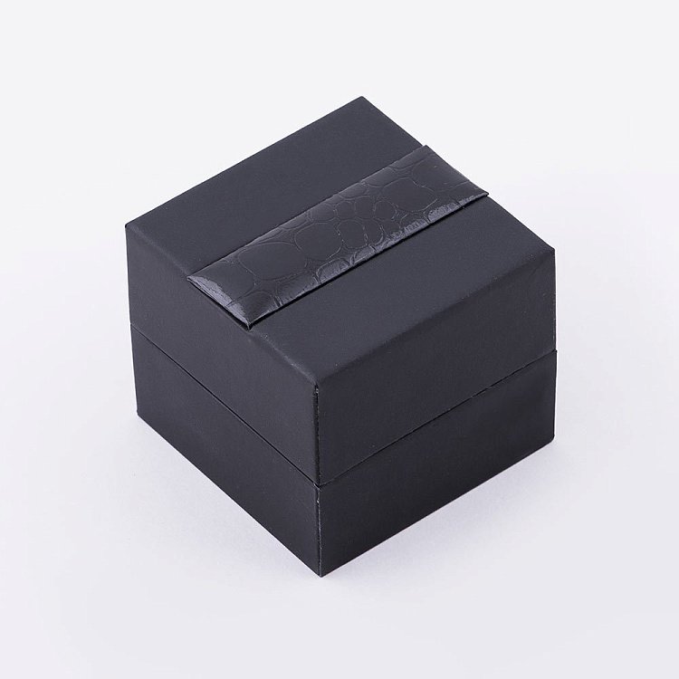 Чоловічий футляр для прикрас (білий всередині) ФДЛ4 Чоловічий футляр для прикрас (білий всередині) ФДЛ4 від ювелірного магазину Онікс