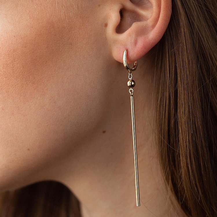 Золоті сережки на англійській застібці с08605 від ювелірного магазину Онікс