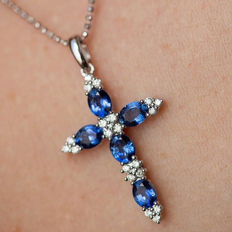 Золотой крестик с синими сапфирами и бриллиантами пб0327gm от ювелирного магазина Оникс - 3