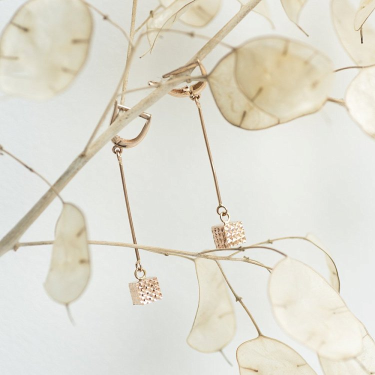 Золотые серьги "Кубики" с05652 от ювелирного магазина Оникс - 5