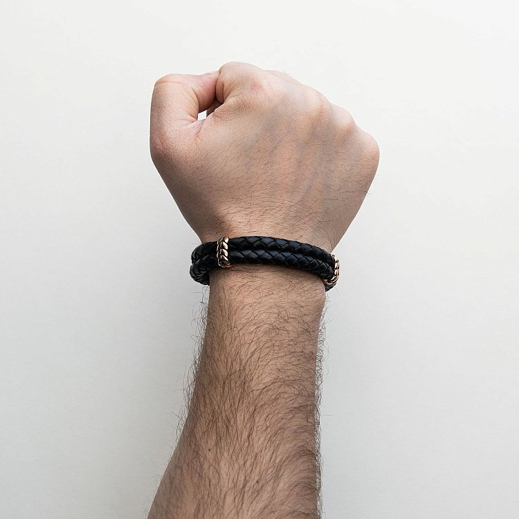 Мужской золотой браслет (кожа) Б0011 от ювелирного магазина Оникс - 1