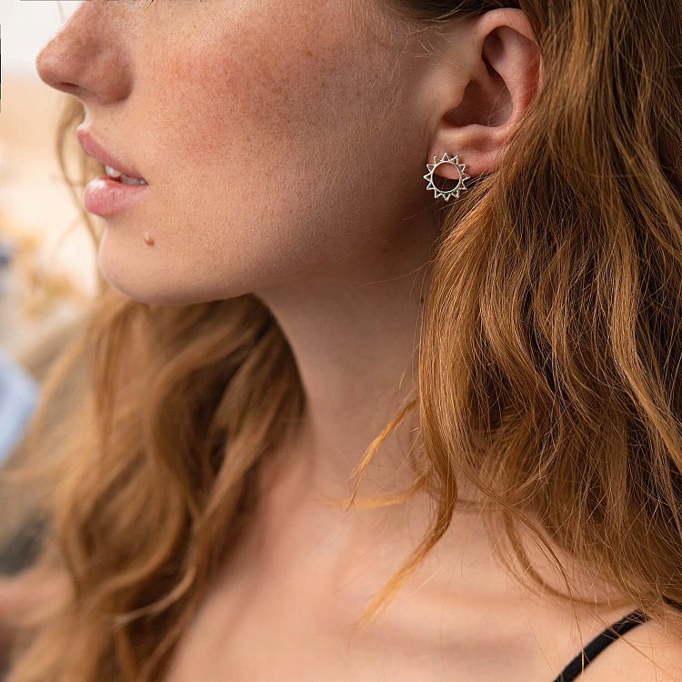 Срібні сережки - пусети "Сонце" 123205 від ювелірного магазину Онікс - 4