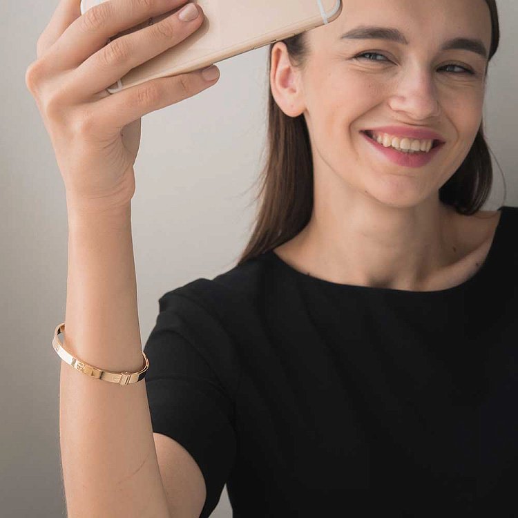 Золотой браслет "Love" без камней б02269 от ювелирного магазина Оникс - 3