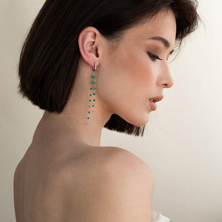 Срібні висячі сережки з зеленими каменями 123077 від ювелірного магазину Онікс - 2