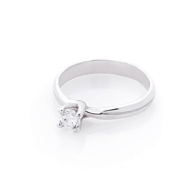 Серебряное кольцо с фианитом 11936 от ювелирного магазина Оникс - 1