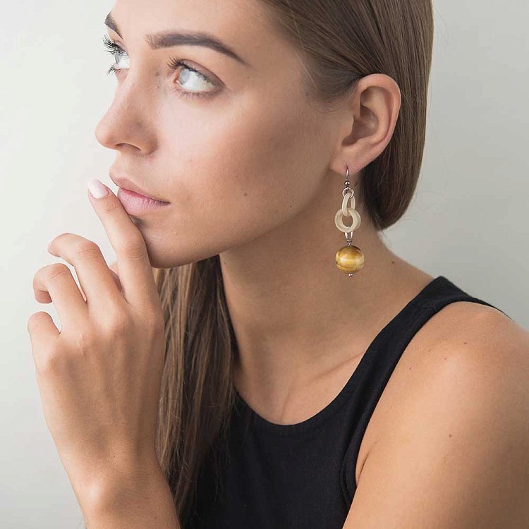 Серьги с агатом и ракушняком 151с18 Серьги с агатом и ракушняком 151с18 от ювелирного магазина Оникс