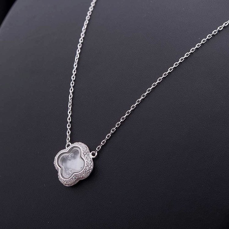 Эксклюзивное серебряное колье "Клевер" с фианитами и перламутром 18324 от ювелирного магазина Оникс