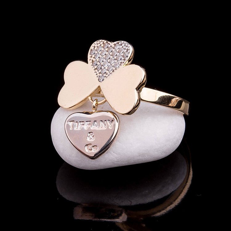 Эксклюзивное кольцо "Клевер" с фианитами к04271 от ювелирного магазина Оникс