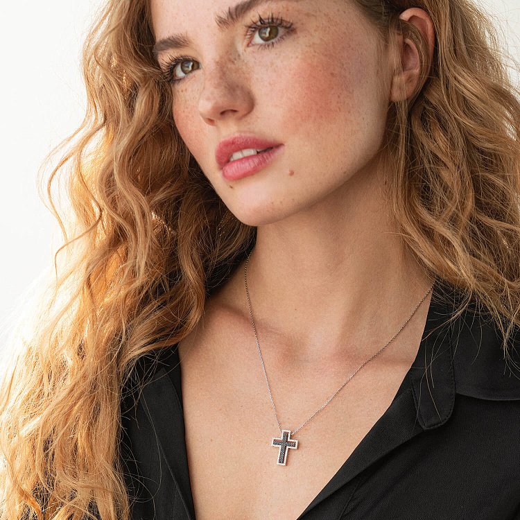 Золотое колье "Крестик" с бриллиантами 126841121 от ювелирного магазина Оникс - 1