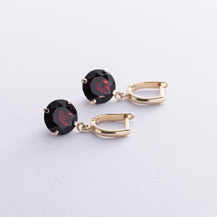 Золотые серьги "Влечение" с пиропом с08699 от ювелирного магазина Оникс - 2