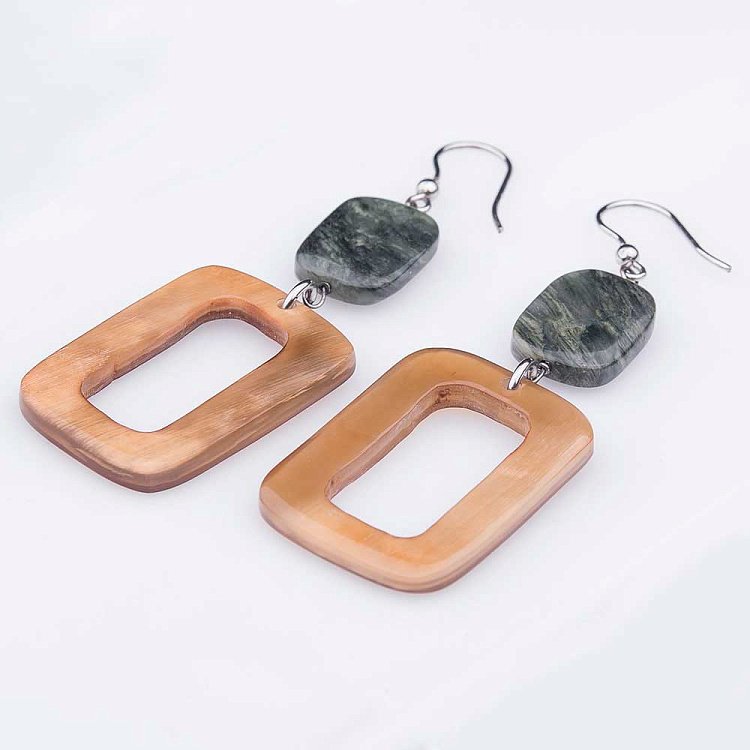 Серьги с агатом и слоновой костью 113с22 - 1 Серьги с агатом и слоновой костью 113с22 от ювелирного магазина Оникс - 1