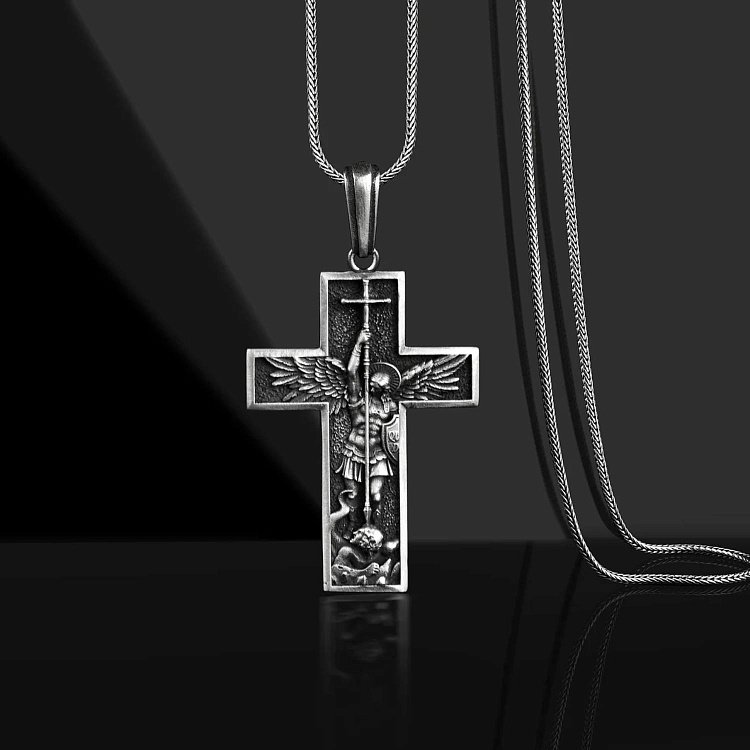 Срібний хрест "Архангел Михаїл" 133172 від ювелірного магазину Онікс