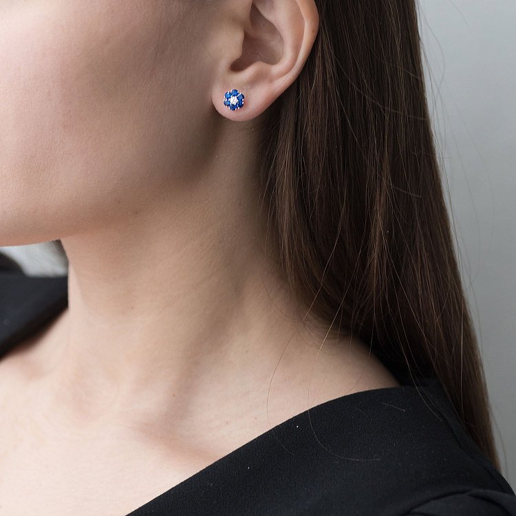 Золотые серьги-пусеты "Цветочки" (сапфир, бриллиант) сб0133vi от ювелирного магазина Оникс - 1