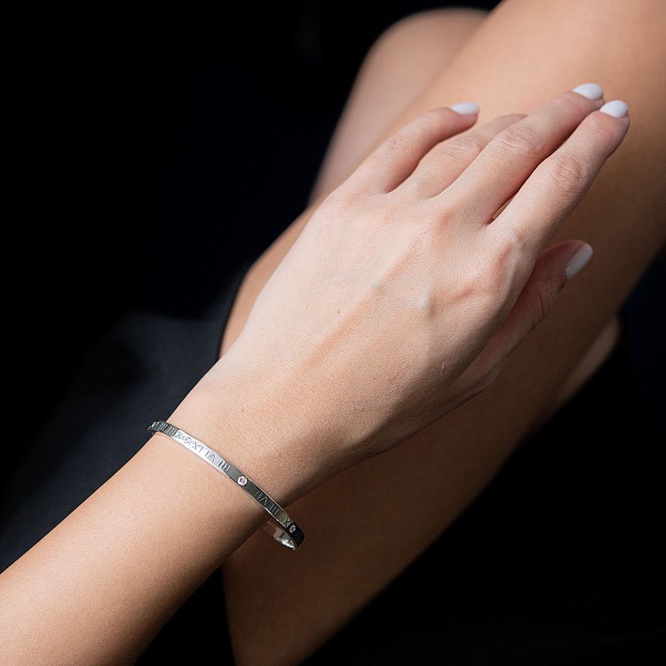 Жесткий серебряный браслет "Римские цифры" с фианитами 141326 от ювелирного магазина Оникс - 4