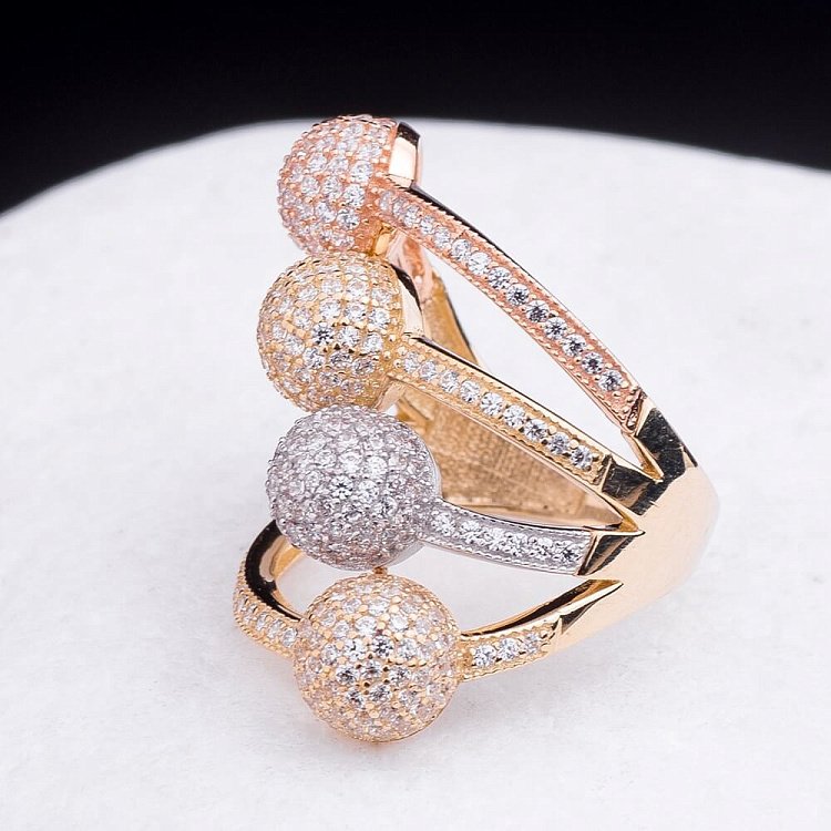 Эксклюзивное кольцо из белого, желтого и красного золота с фианитами к03929 от ювелирного магазина Оникс - 3