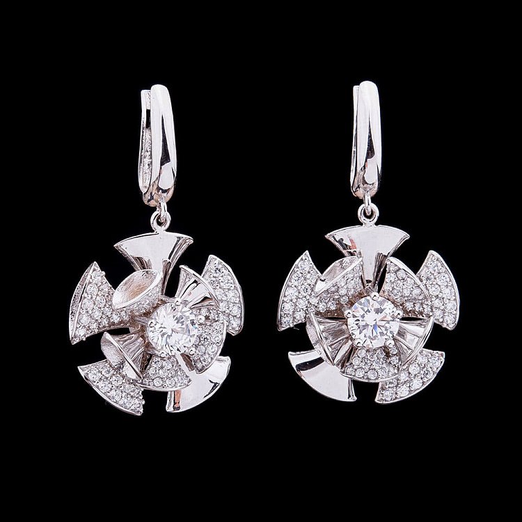 Золоті сережки "Квіточки" з фіанітами с03834 від ювелірного магазину Онікс - 2