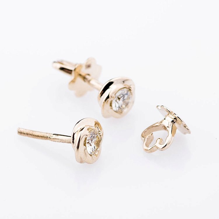 Золотые серьги-гвоздики с бриллиантами е0916ж от ювелирного магазина Оникс - 1