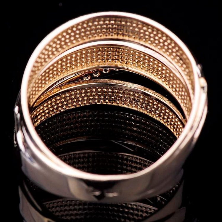 Золота каблучка з фіанітами к03245 від ювелірного магазину Онікс - 2