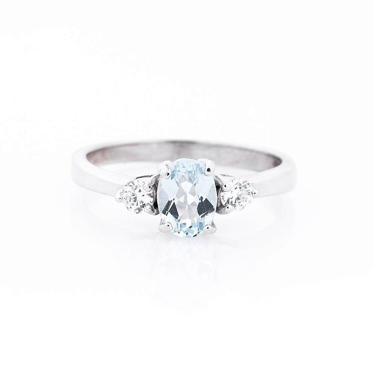 Серебряное помолвочное кольцо с голубым топазом и фианитами 111434 от ювелирного магазина Оникс - 2