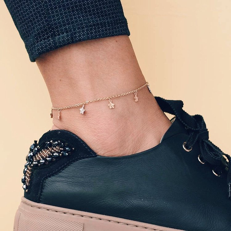 Золотий браслет на ногу "Квіточки" б01107 від ювелірного магазину Онікс