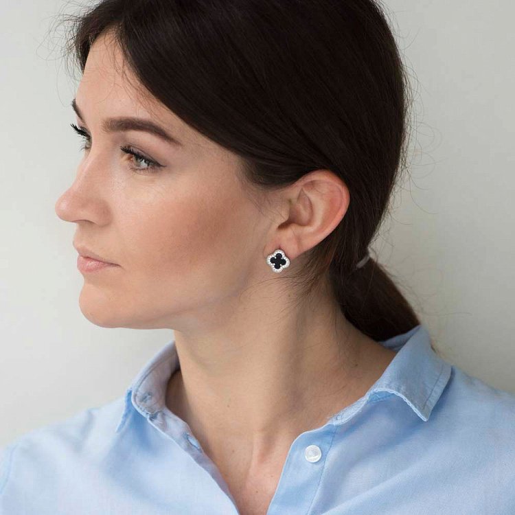 Серебряные серьги "Клевер" с ониксом на английской застежке 122113 от ювелирного магазина Оникс - 3