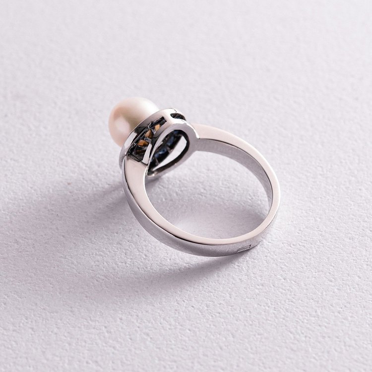 Золотое кольцо с культивированным жемчугом и сапфирами км0061 от ювелирного магазина Оникс - 2