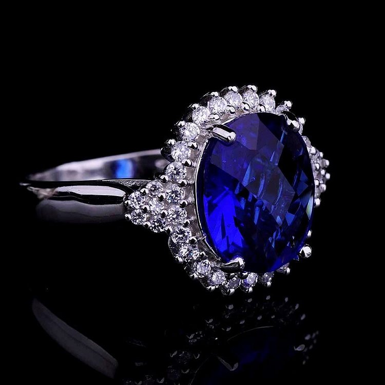 Срібний перстень з фіанітами к9 від ювелірного магазину Онікс - 1