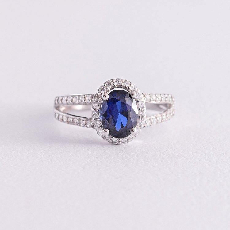 Серебряное кольцо с сапфиром и фианитами 1351/1р-HSPH от ювелирного магазина Оникс