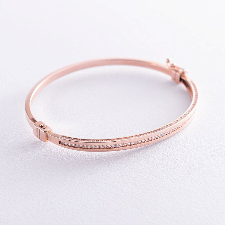 Жорсткий золотий браслет з фіанітами б02982 від ювелірного магазину Онікс