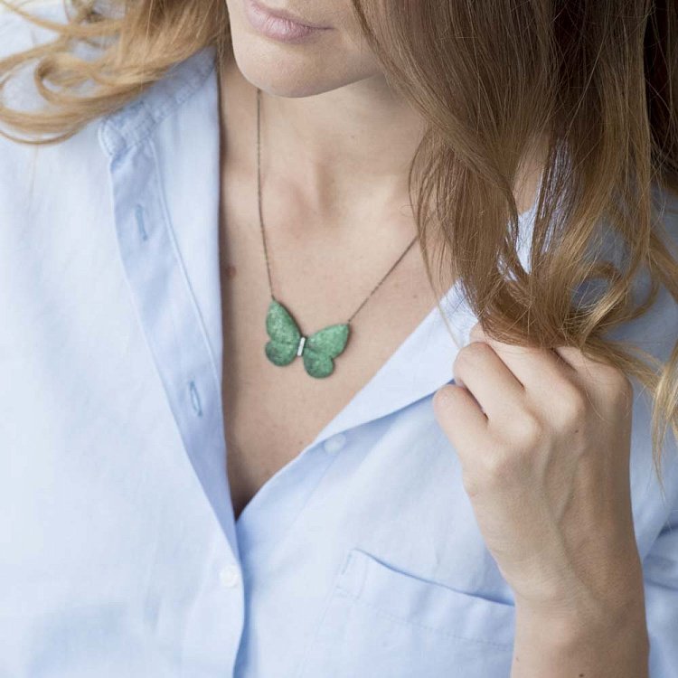 Срібне кольє "Метелик" з зеленими фіанітами 18563 від ювелірного магазину Онікс - 3