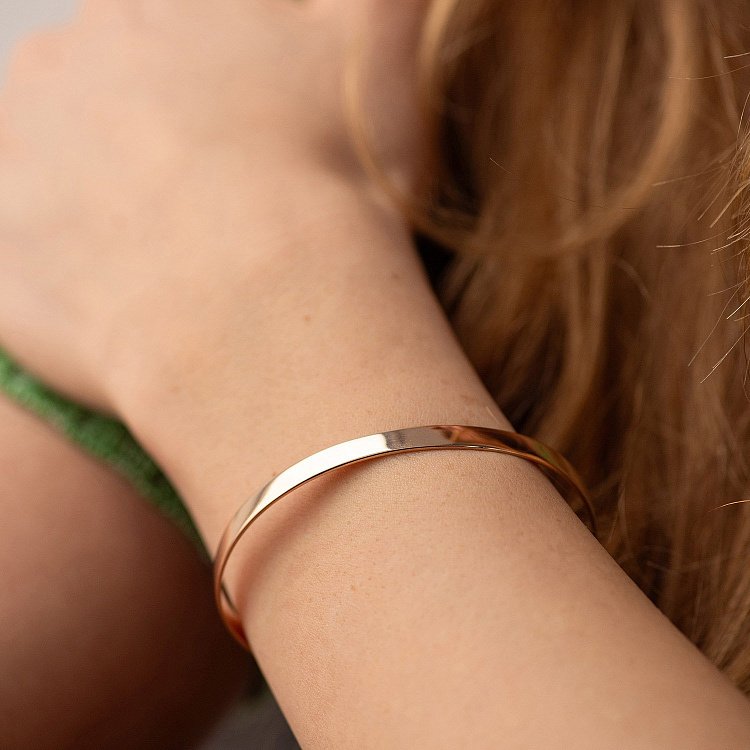 Жесткий браслет в красном золоте (возможна гравировка) б05415 от ювелирного магазина Оникс - 3