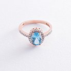 Золотое кольцо с голубым топазом и фианитами к04653 от ювелирного магазина Оникс