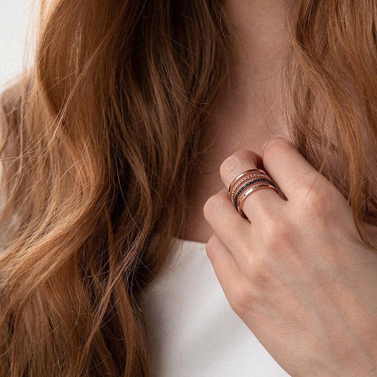 Золота каблучка з чорними фіанітами к05867 від ювелірного магазину Онікс - 1