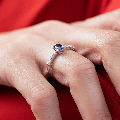 Серебряное кольцо с сапфиром и фианитами 1845/1p-HSPH №2