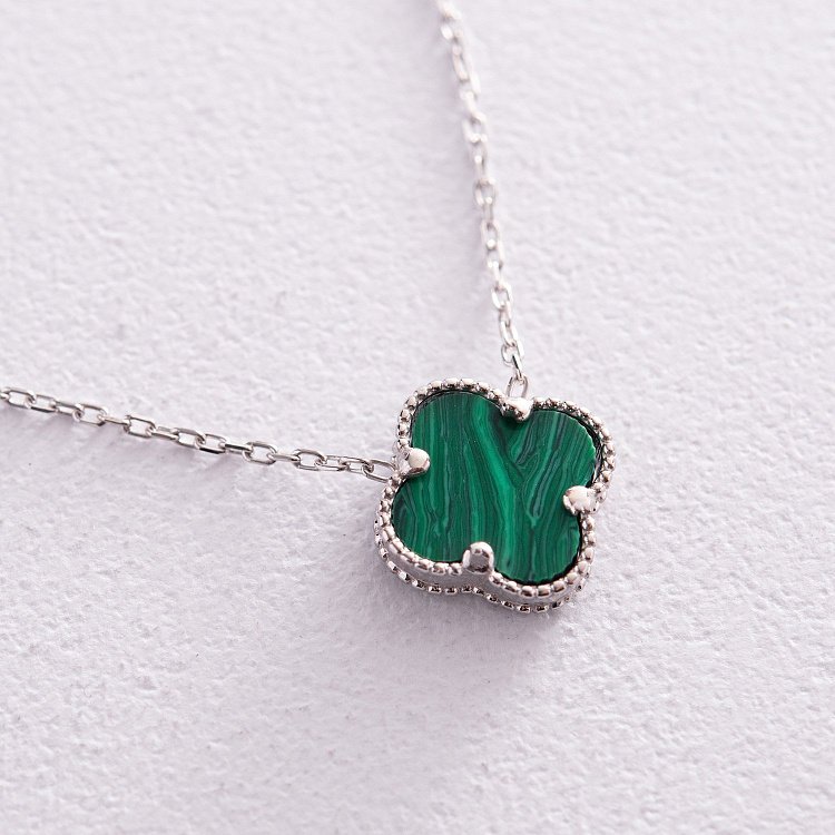 Серебряное колье "Клевер" с малахитом 18186 от ювелирного магазина Оникс - 2