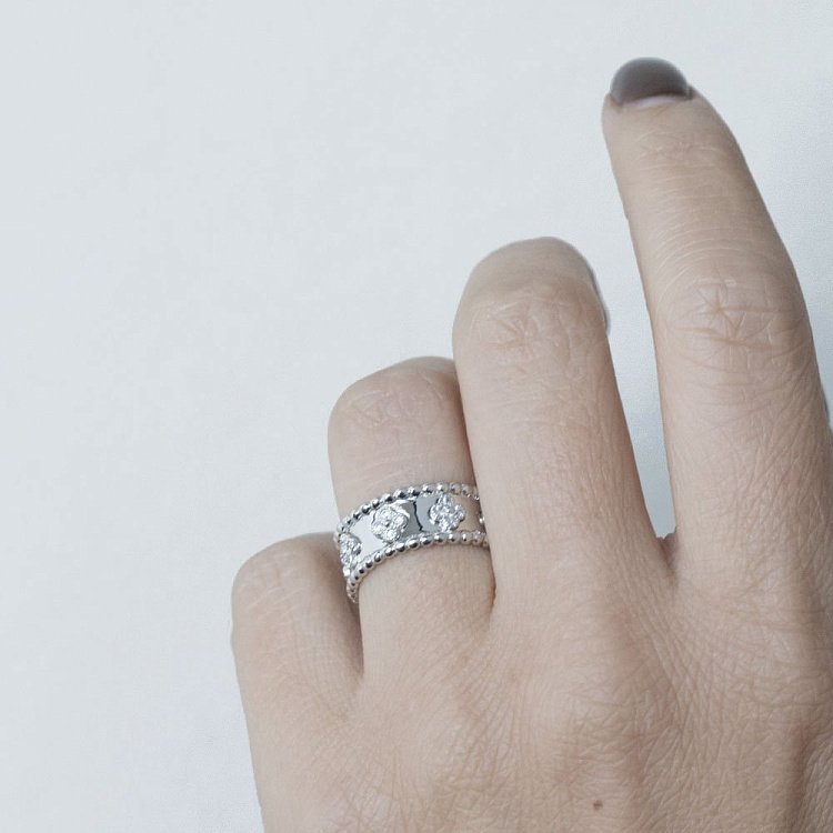 Кольцо с фианитами "Клевер" 111999 от ювелирного магазина Оникс - 3