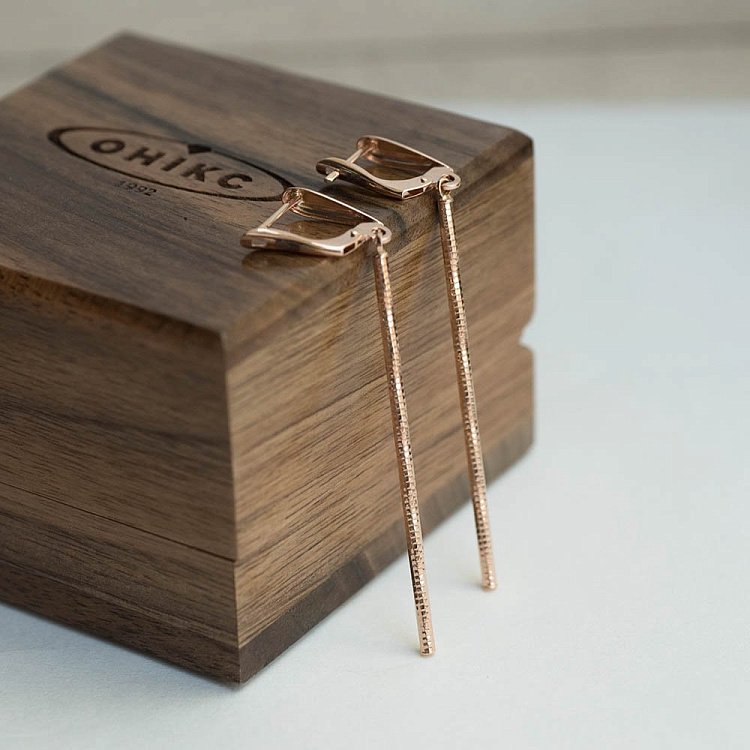 Золотые серьги на английской застежке с05367 от ювелирного магазина Оникс - 1