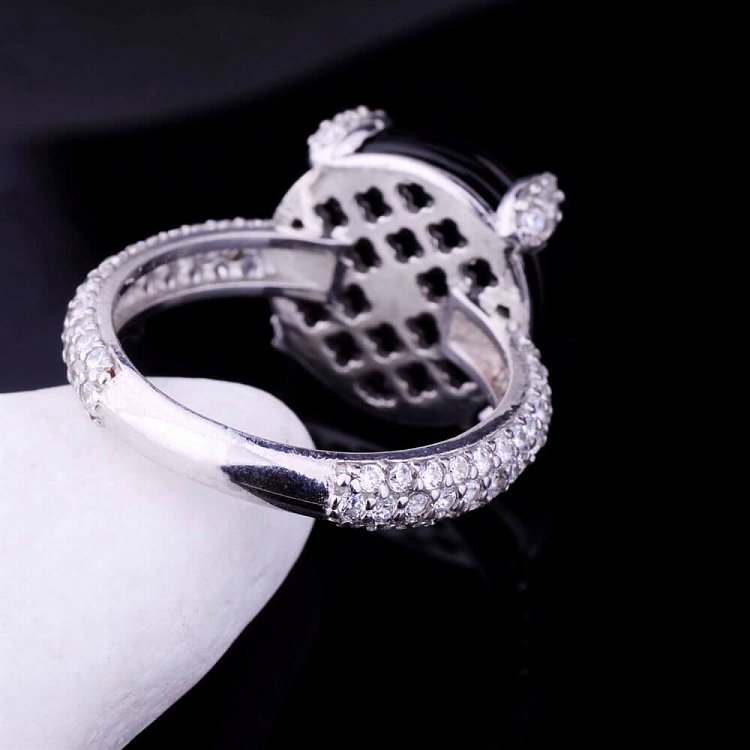 Жіноча каблучка з оніксом і фіанітами (родій) 111642 від ювелірного магазину Онікс - 3