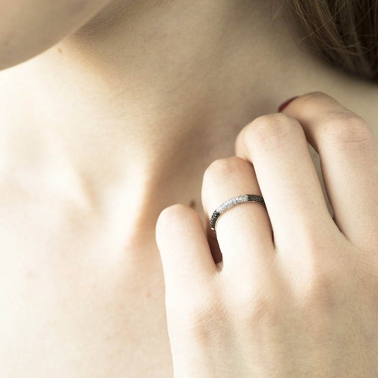 Золотое кольцо с черными и белыми бриллиантами кб0173he от ювелирного магазина Оникс - 4