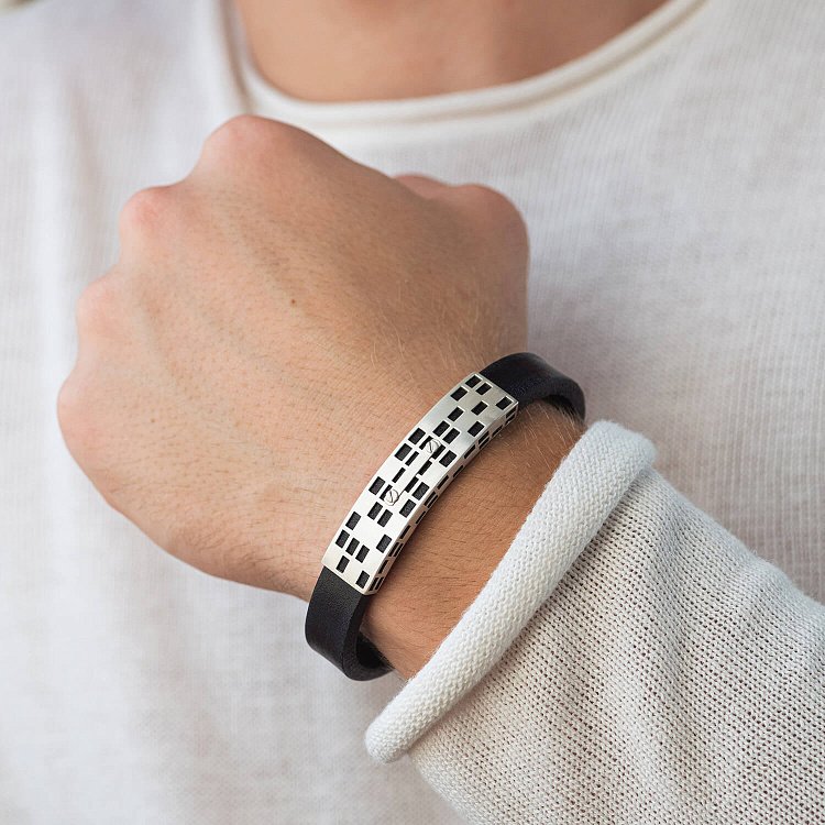 Кожаный браслет с серебряными вставками 366 от ювелирного магазина Оникс - 1