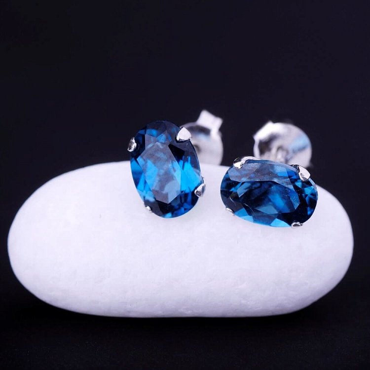 Сережки-пусети топаз "Лондон блакитний", родій (6мм) 121372 від ювелірного магазину Онікс - 1