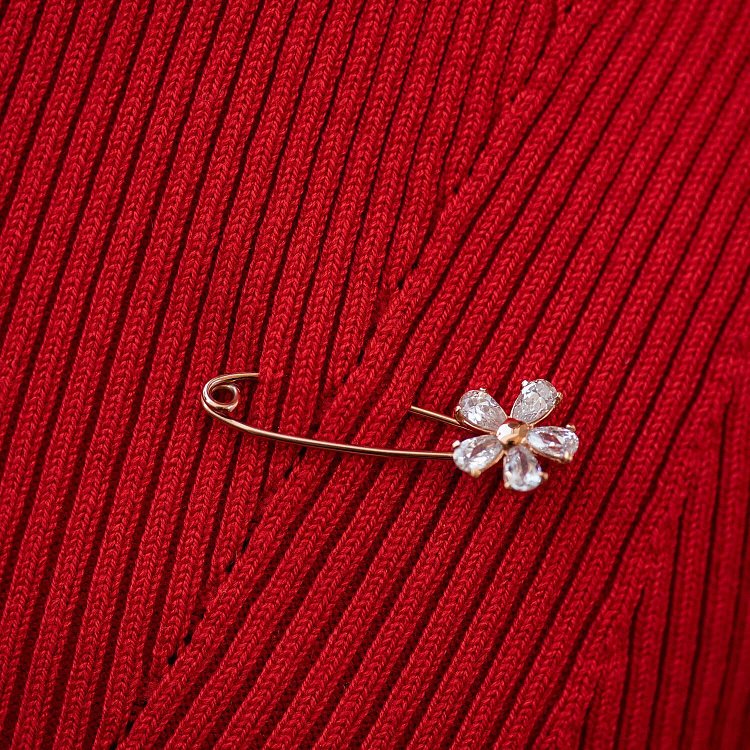 Золотая булавка "Цветочек" (фианит) зак00141 от ювелирного магазина Оникс - 2