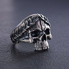 ﻿Мужское серебряное кольцо "Череп с венком" 112717 от ювелирного магазина Оникс
